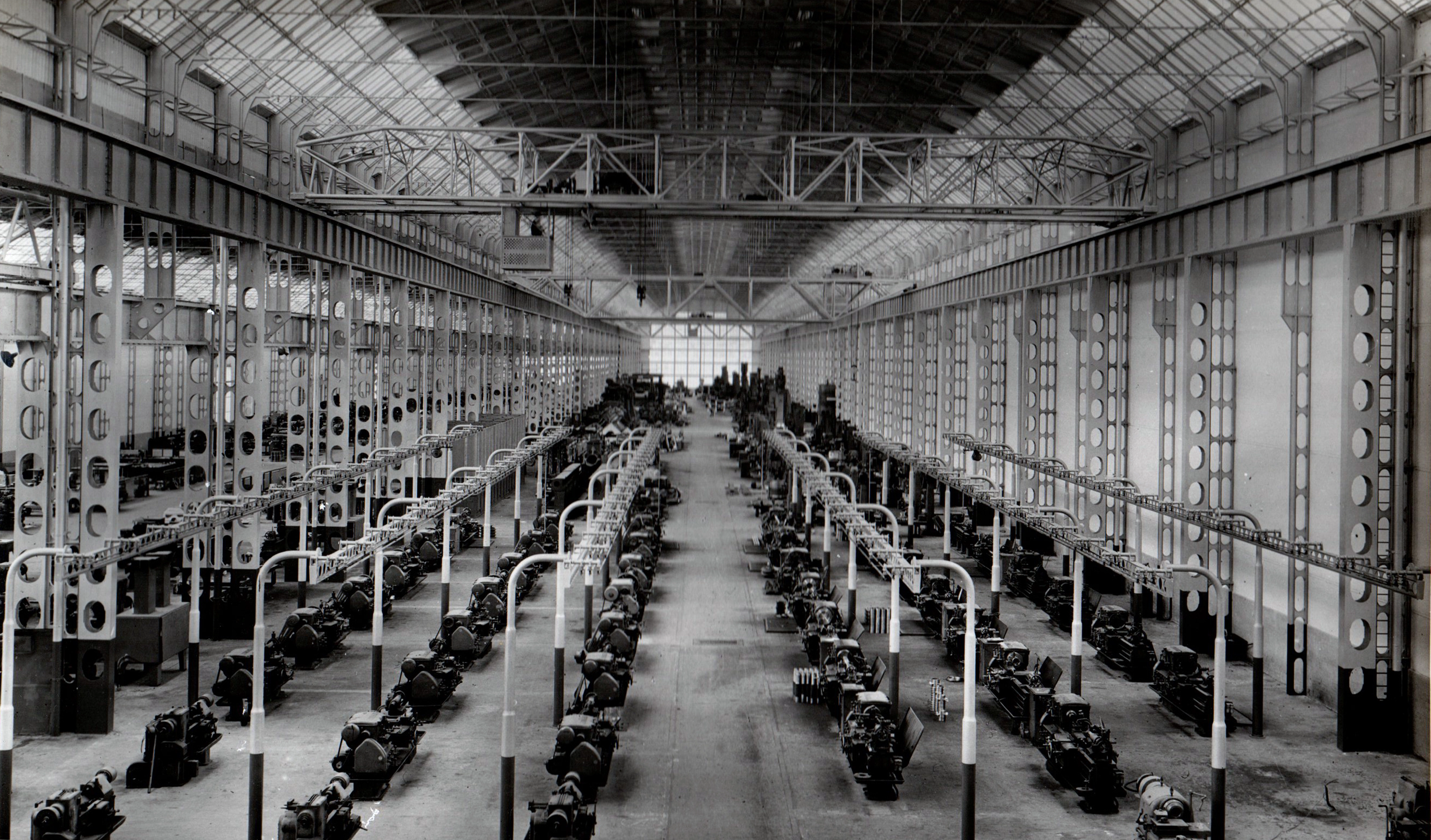 Mechanical Division, Innocenti Works — six parallel avenues of lathes, late 1940s