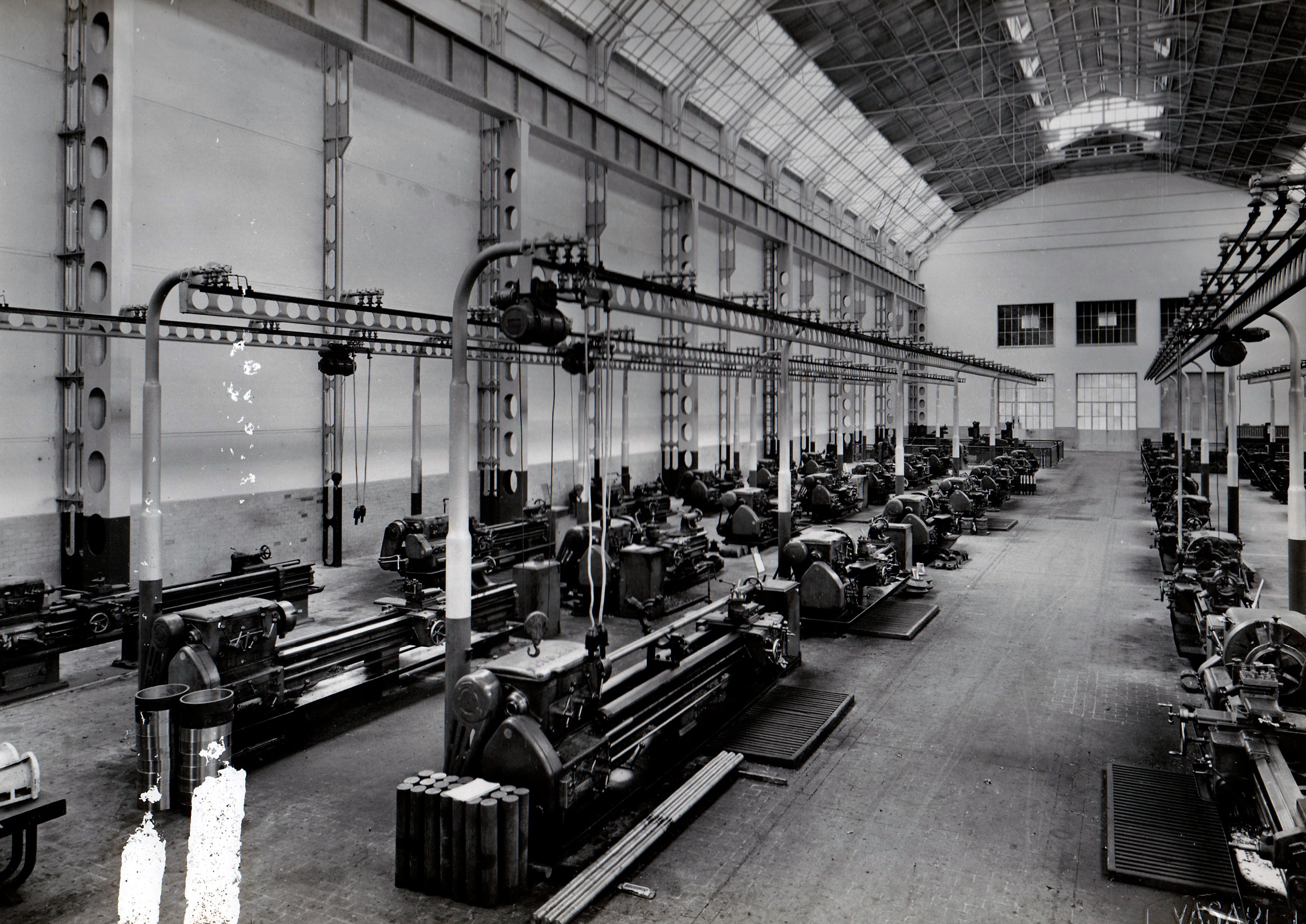 Neri & Colombo (Nericolo) centre lathes in the Mechanical Division, Innocenti Works, late 1940s