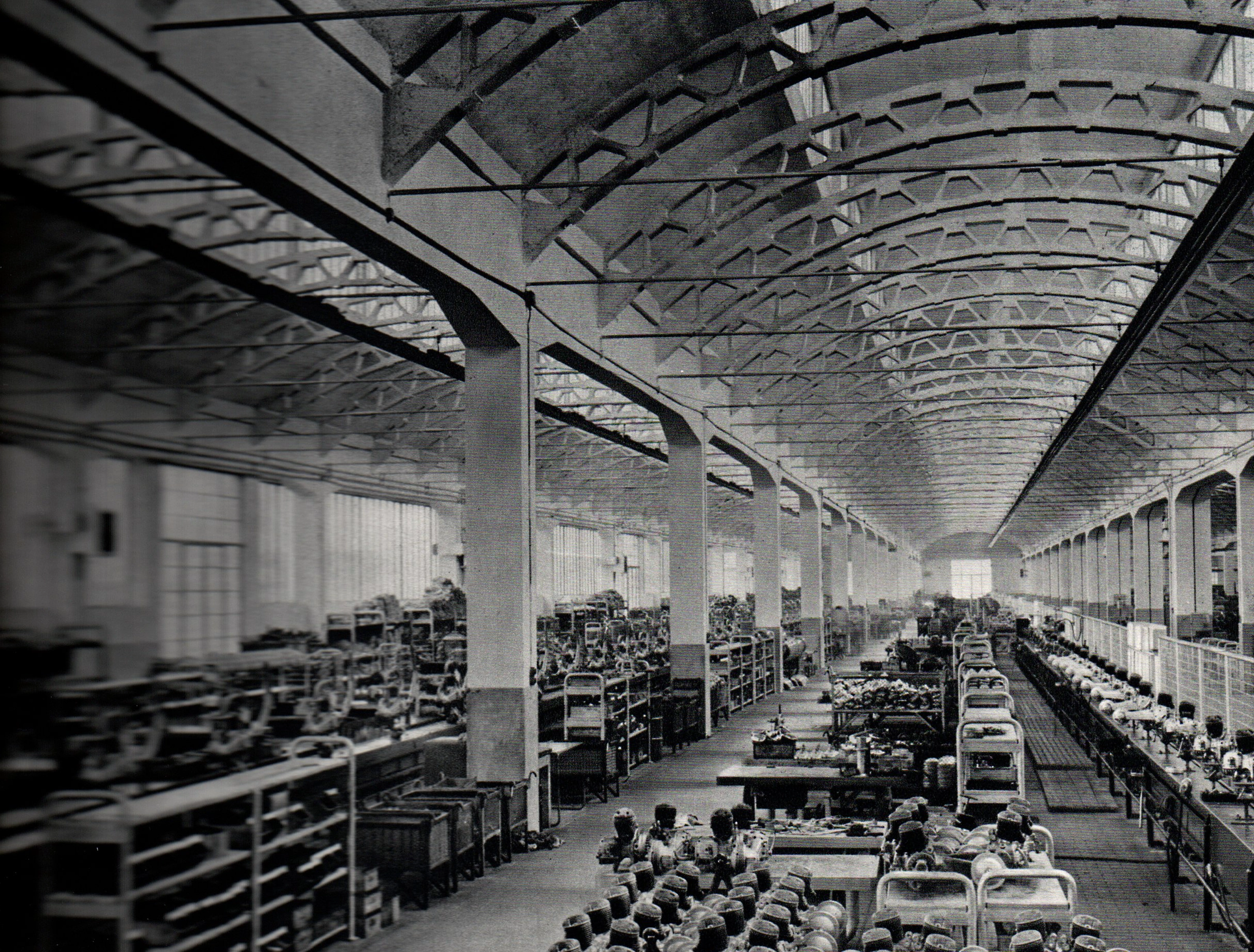 Parallel engine and frame assembly lines in Sector C at the Innocenti Works